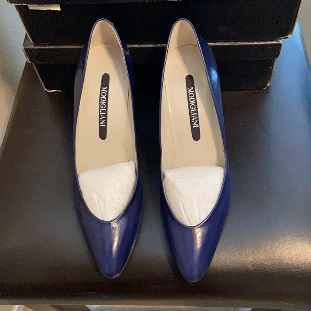 Modigliani navy blue shoes